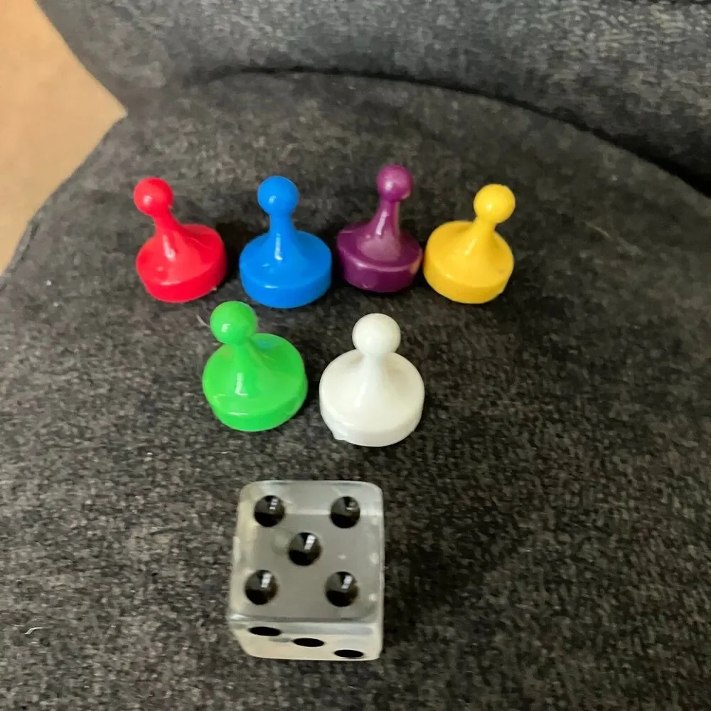 CLUE Alfred Hitchcock Board Game USAopoly Replacement 6 Colored Pawns & Dice
